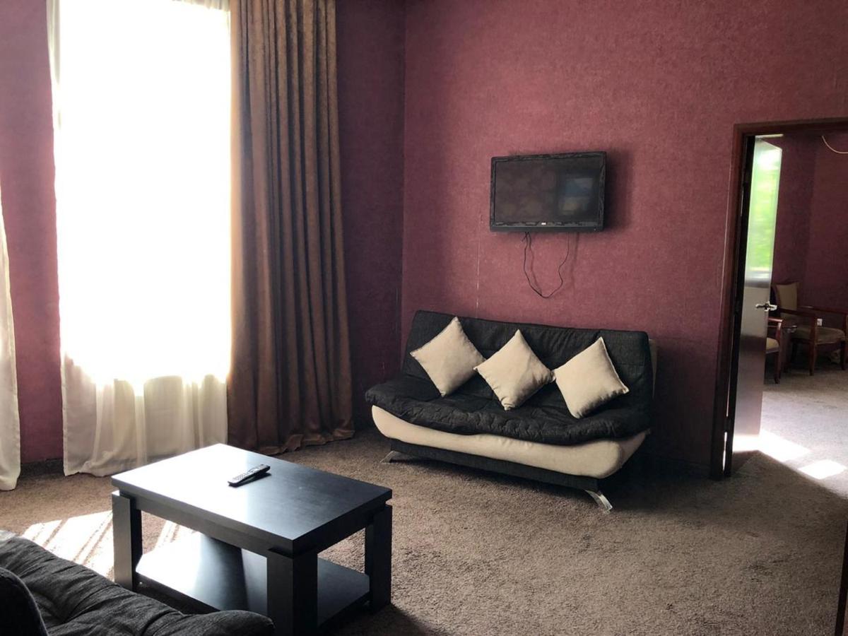 Hotel Vaki Tbilisi Esterno foto