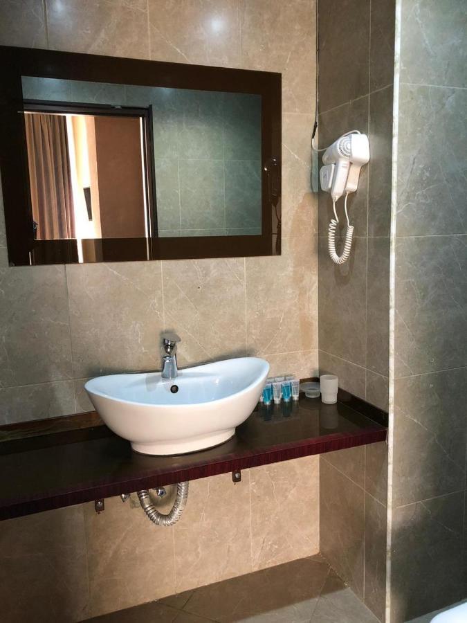 Hotel Vaki Tbilisi Esterno foto