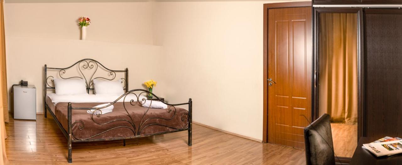 Hotel Vaki Tbilisi Esterno foto