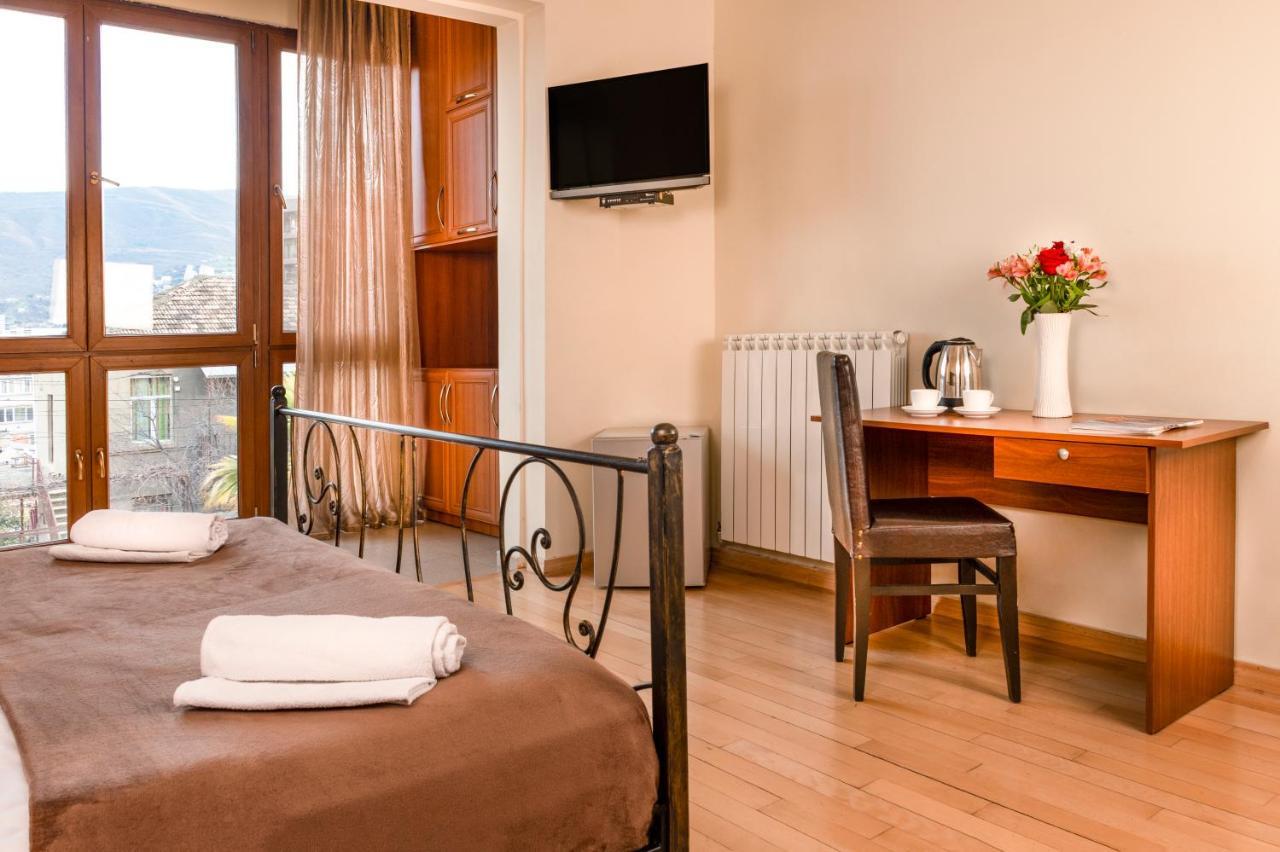Hotel Vaki Tbilisi Esterno foto