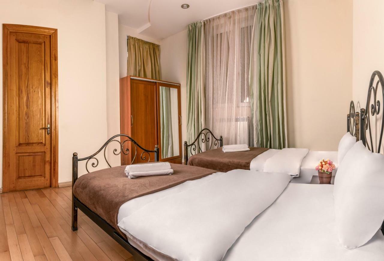 Hotel Vaki Tbilisi Esterno foto