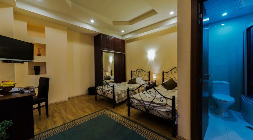 Hotel Vaki Tbilisi Esterno foto